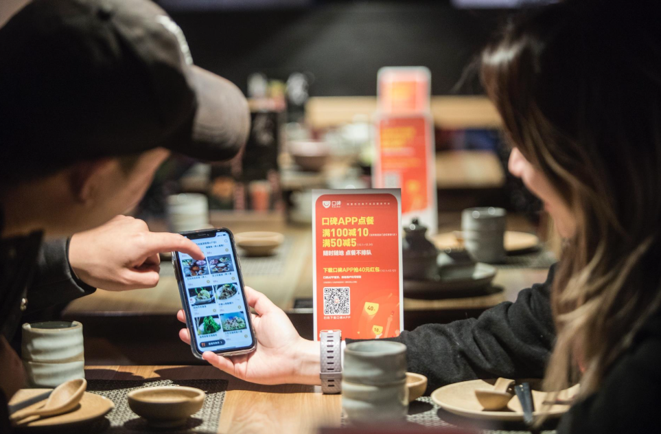 高德扫街榜vs美团AI智能体本地生活在AI时代的流量密码是什么-本地生活